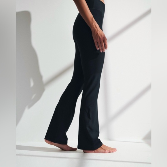 Abercrombie & Fitch YPB sculptLUX Flare Leggings Size Regular Medium - Picture 4 of 16